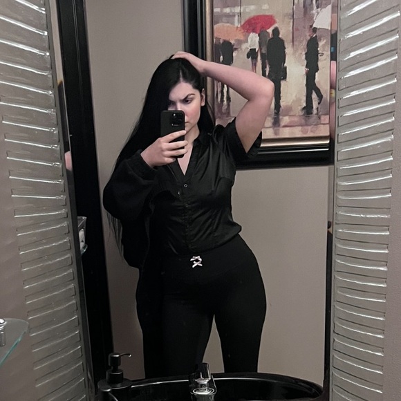 Meet your Posher, Ciara - Picture 2 of 2